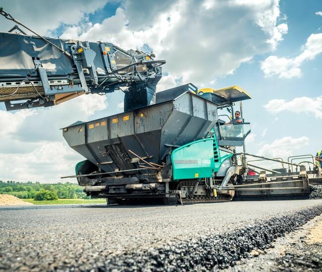 Máy rải Vögele thi công lớp móng