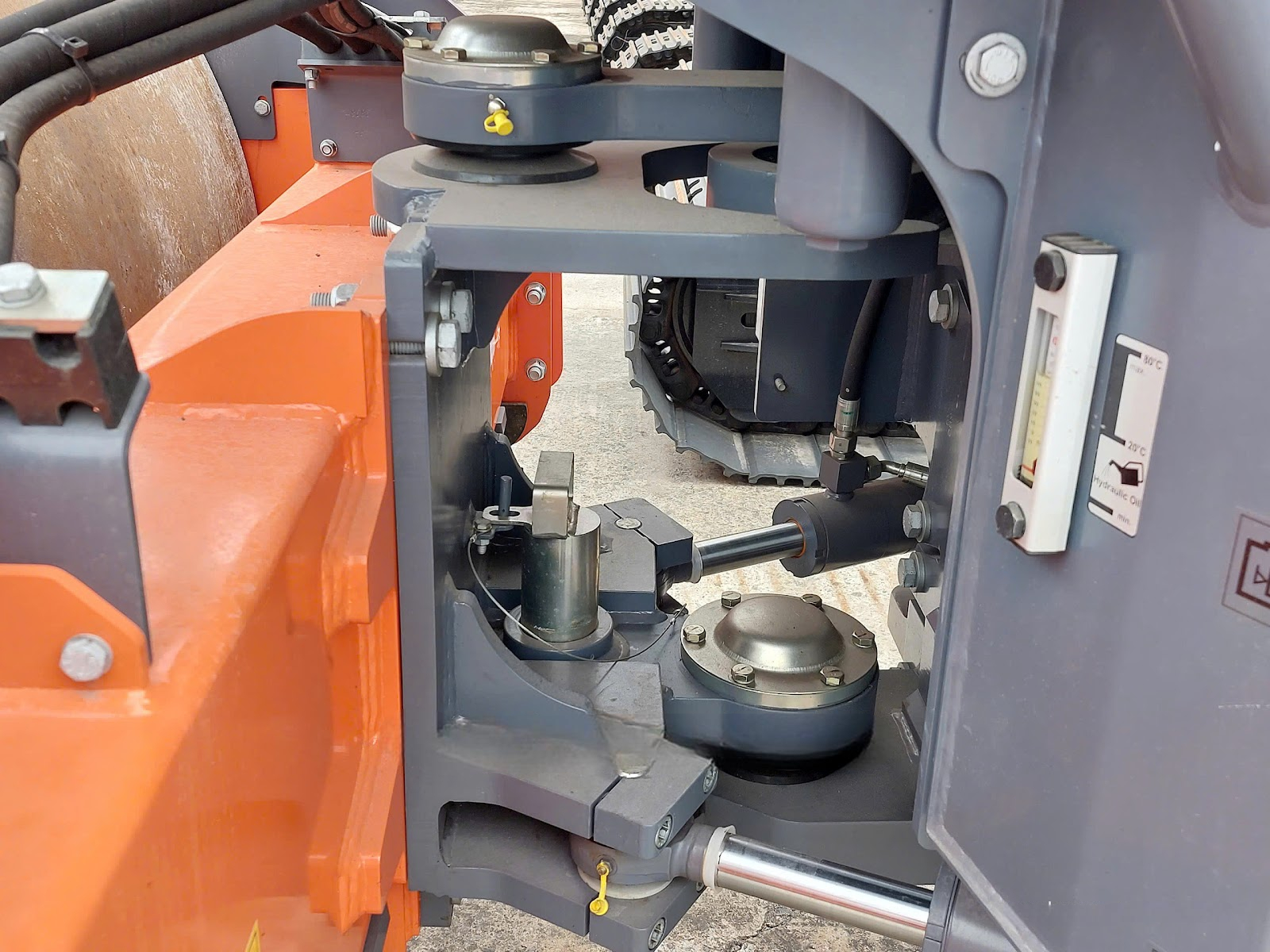 Khớp nối 3 điểm của lu Hamm HC119