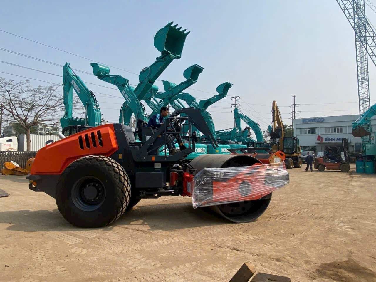 lu rung 11 tấn HAMM HC119