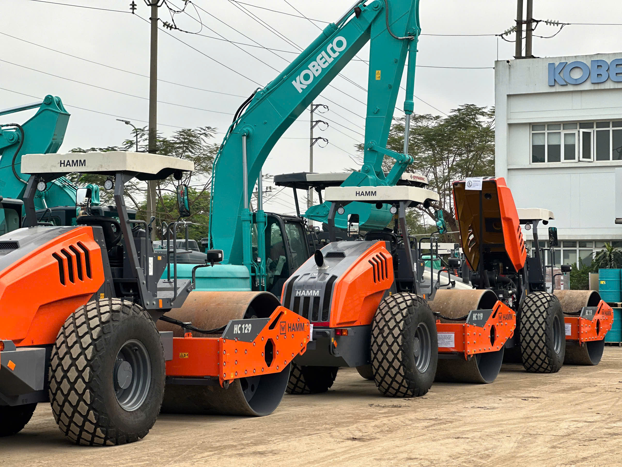 lu rung Hamm HC129 12 tấn