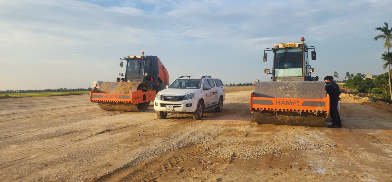 lu Hamm HC129 thi công nền đường