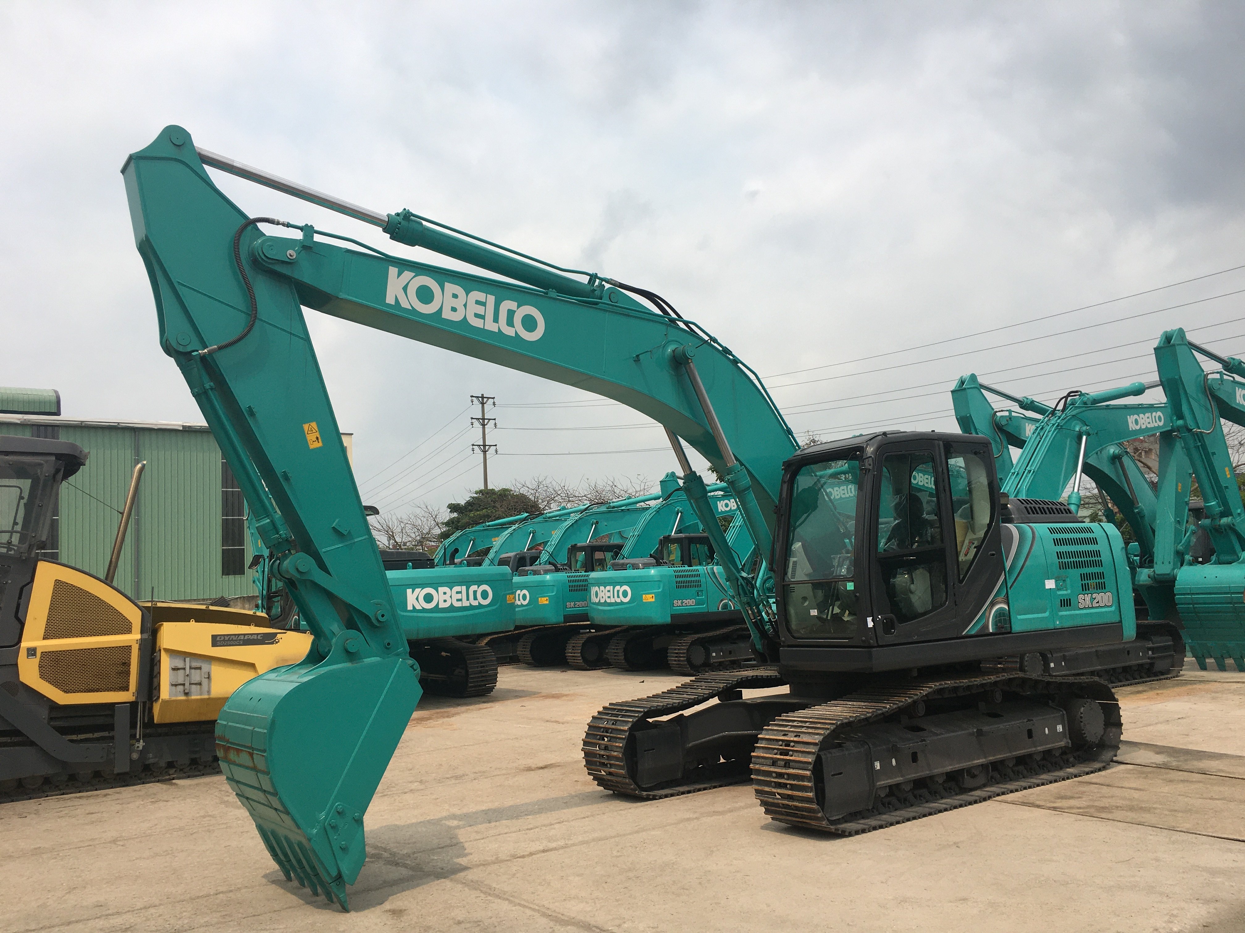 Máy xúc bánh xích Kobelco SK200-10 mới