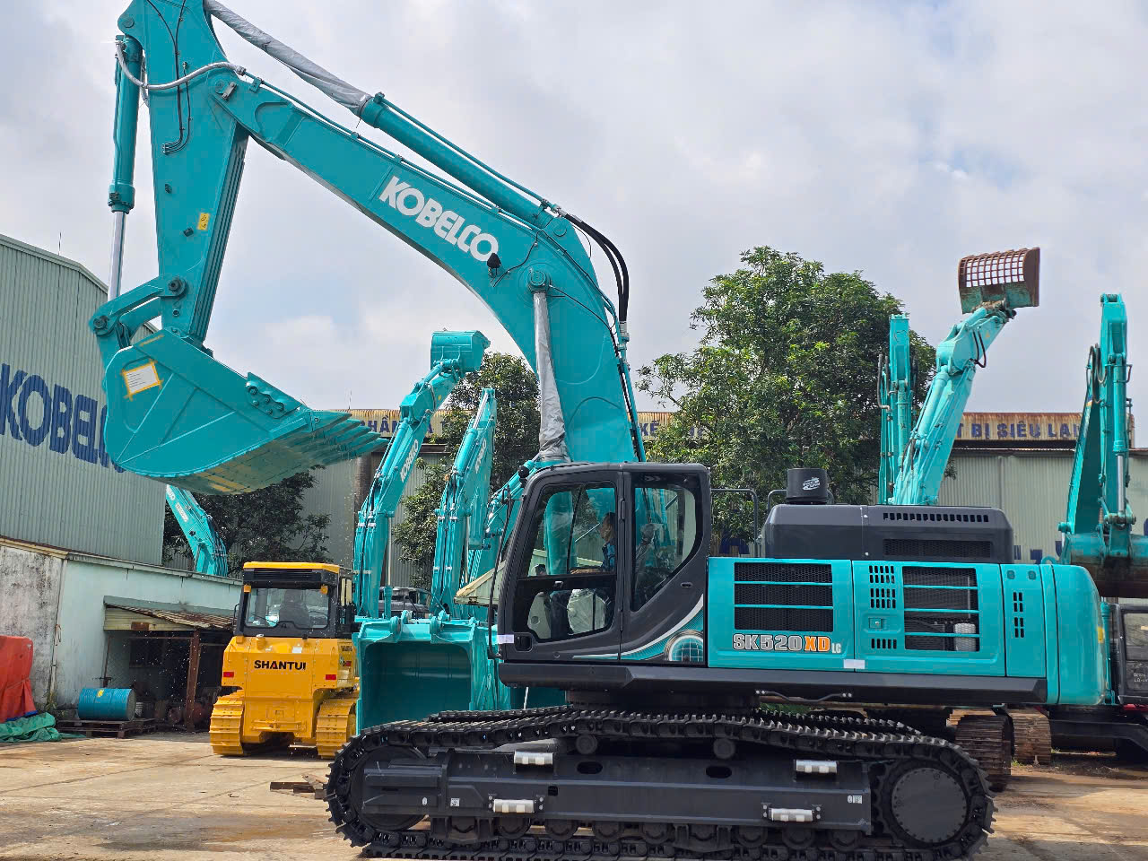 Máy xúc đào Kobelco SK520XDLC-10 mới 100%