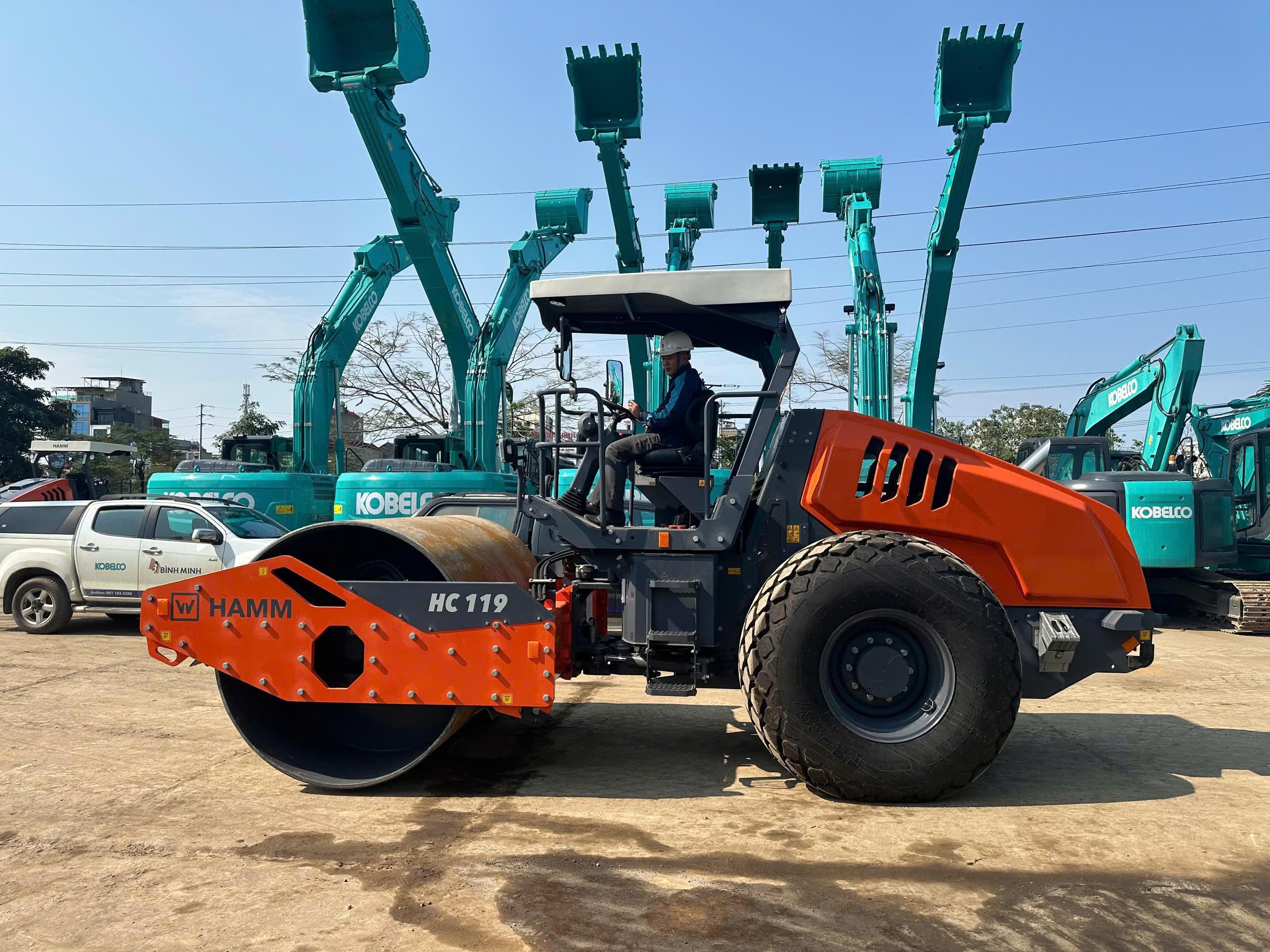Lu rung 1 bánh thép hamm hc119 mới 100%