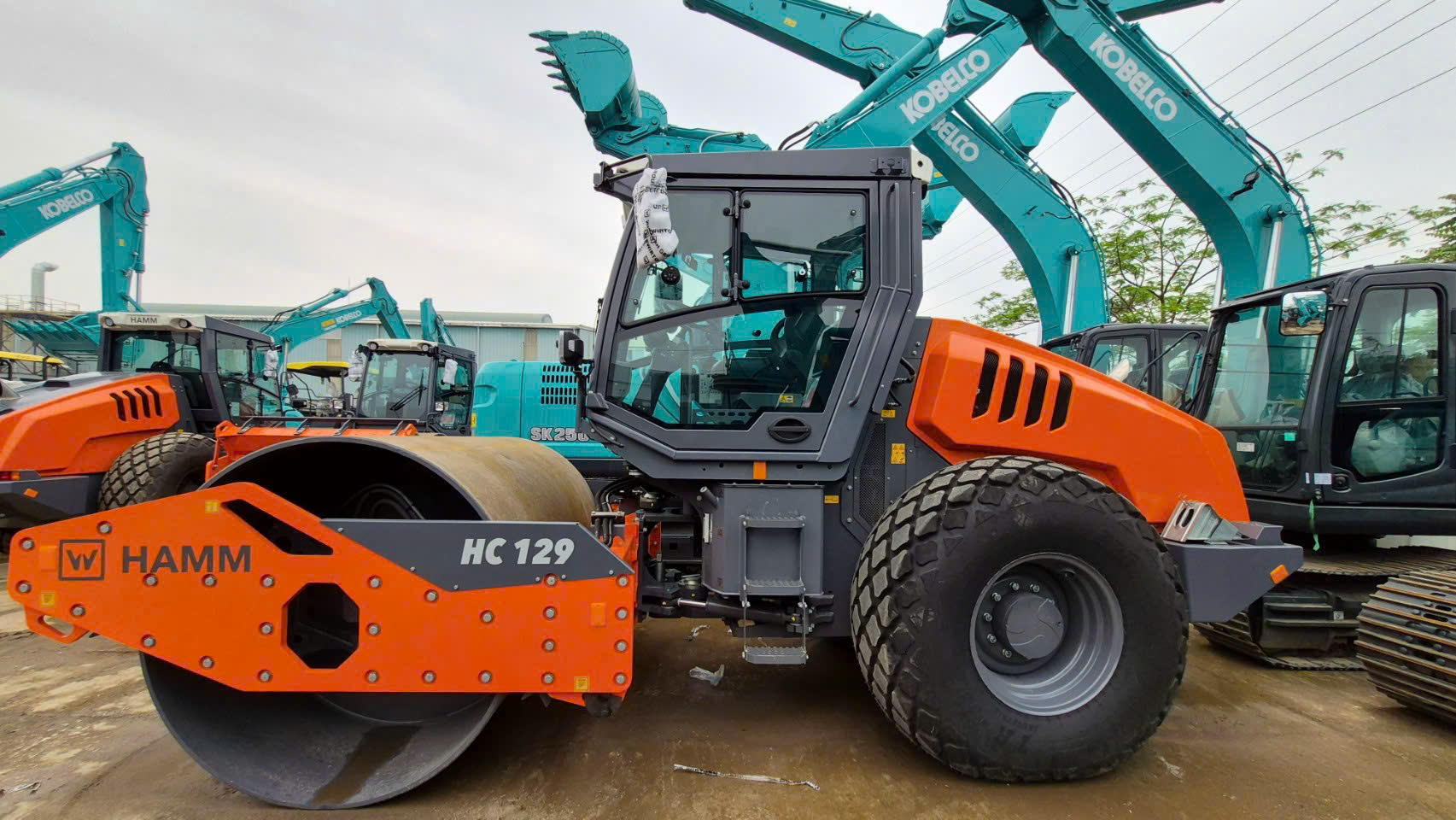 Lu rung 1 bánh thép Hamm HC129 mới 100%