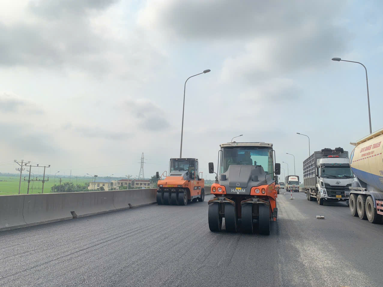 Thuê xe lu rung phục vụ công trình ngắn hạn