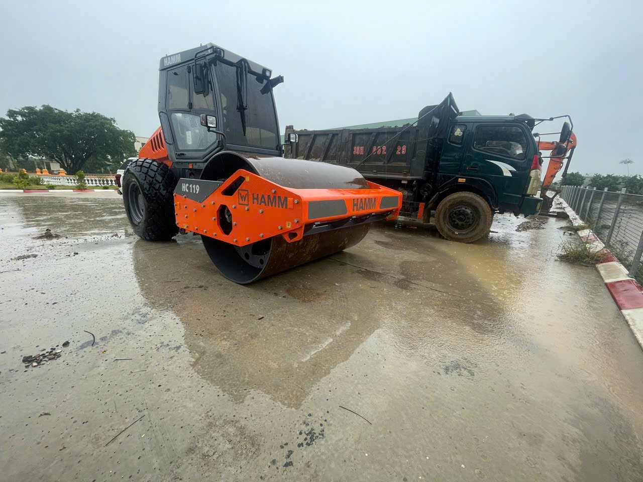 Giá xe lu 11 tấn mới HAMM HC119