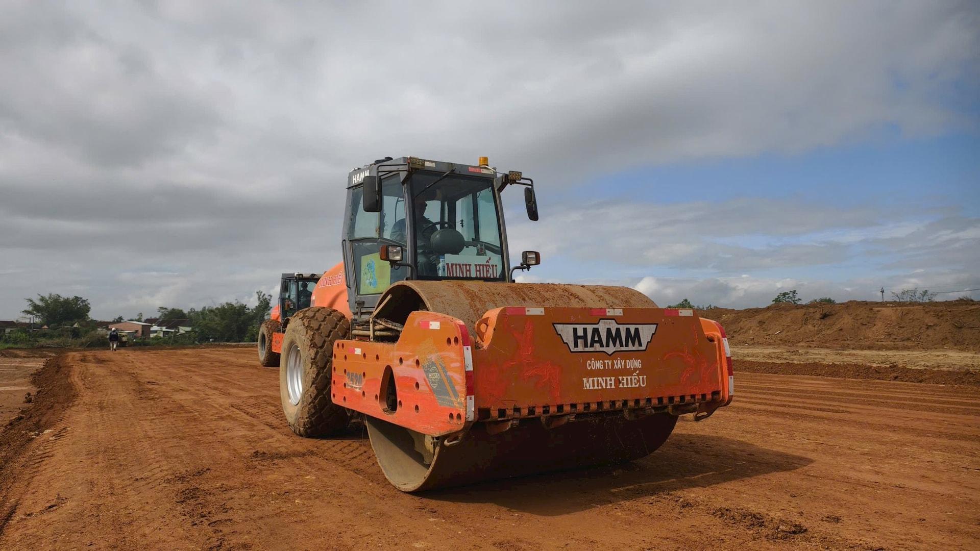 tải trọng tuyến tính xe lu HAMM HC129 32,5 kg/cm