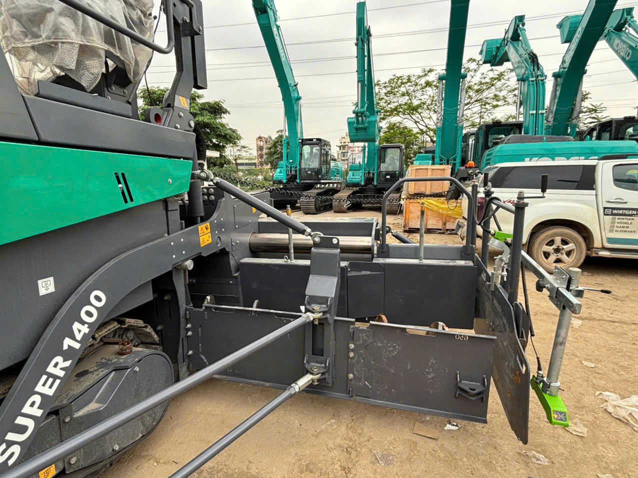 bàn đầm máy rải Vögele SUPER 1400 thực tế